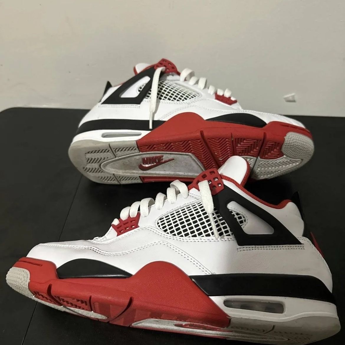 Jordan 4 Fire Red (10.5 M)