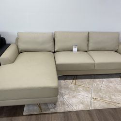 Beautiful Modern Sectional On Closeout 💥💥💥💥