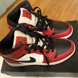Jordan 1 Mid