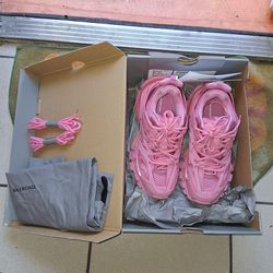 Used Balenciaga sneakers Firm Price $400 cost $975.00 new