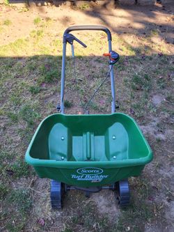 Scotts Turf Bulider EdgeGaurd  DLX  Spreader