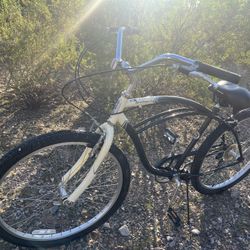Schwinn Southport Cruiser Bike!! GOOD CONDITION 