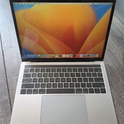MacBook Pro with Touchbar 500gb SSD