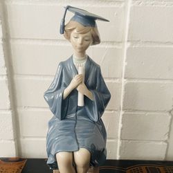 Lladro Porcelain Figurine “Girl Graduates”