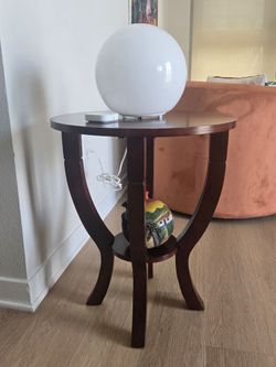 Round top "24 accent table