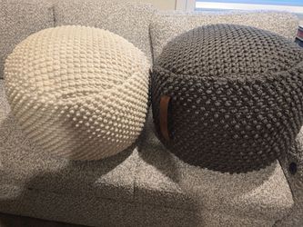 2 Round Knit ottoman