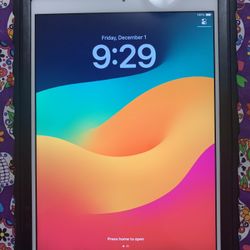 Apple iPad 6th Generation 32GB Unlocked Like New!