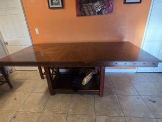 Dark Wood Counter Height Dining Table/ Comedor sin las sillas