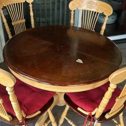 Hardwood Circular Dining Table w/4pc Chair