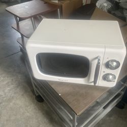 Magic chef Microwave