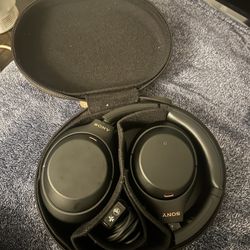 Sony WH-1000XM4 wireless noise cancellation headphones