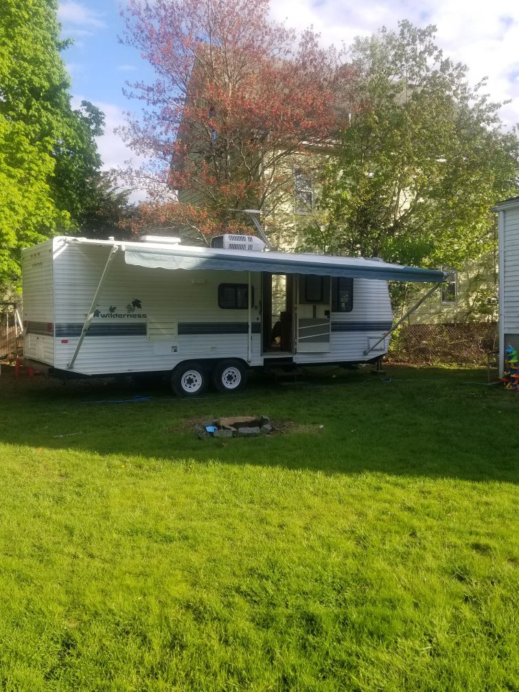 28ft Fleetwood wilderness travel trailer camper