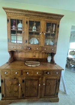 Dining hutch and buffet set