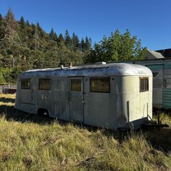 1948 Westwood Coronado vintage trailer bread loaf