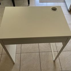 White Desk 