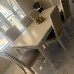 Dining room table / comedor