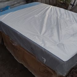 Full Size Mattress And Box Spring 