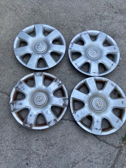 Toyama Camry 02-04 Oem hub caps