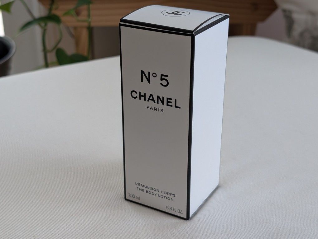 Authentic Chanel N°5 The Body Lotion - 6.8 oz/200 ml (Brand New, Sealed)