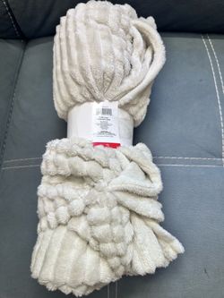 Throw blanket