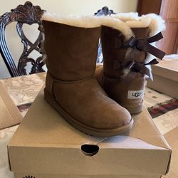 UGGS Size 6 1/2 Good Conditions 