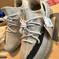 NEW Adidas Yeezy Boost 350 V2 Men's Size 9.5 