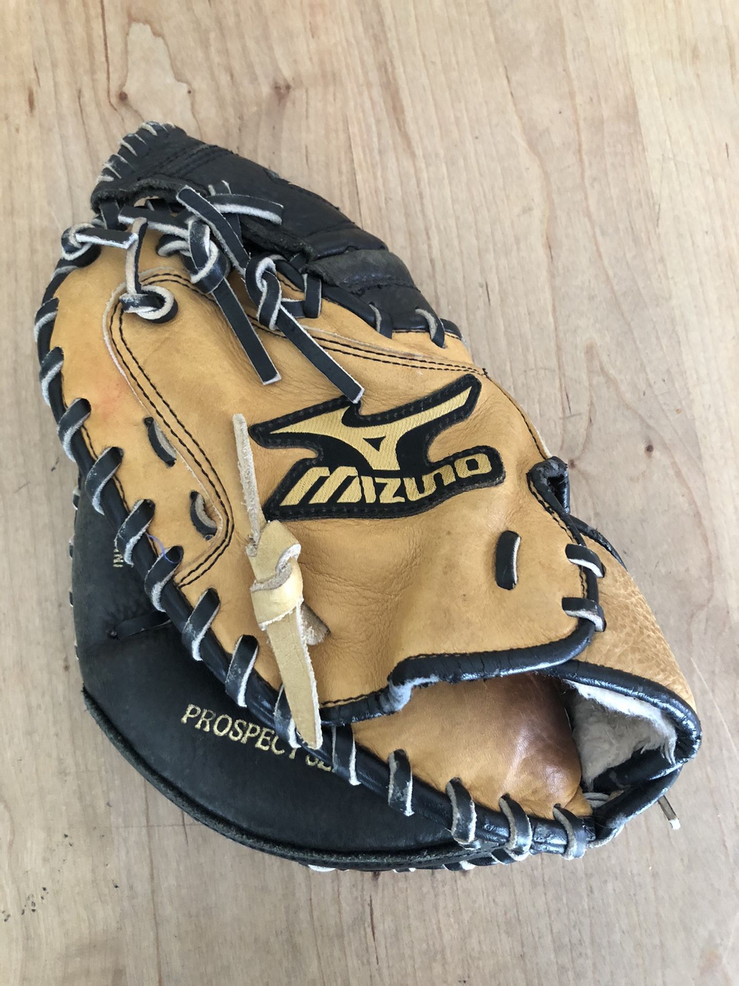 Mizuno GXC 110 Youth Leather Baseball Catchers Glove Excellent Condition!