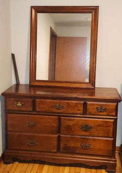 2 piece Dresser Set
