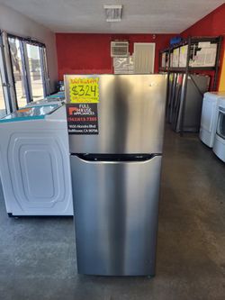 Top Freezer Refrigerator LG 7 Cubic. Feet.