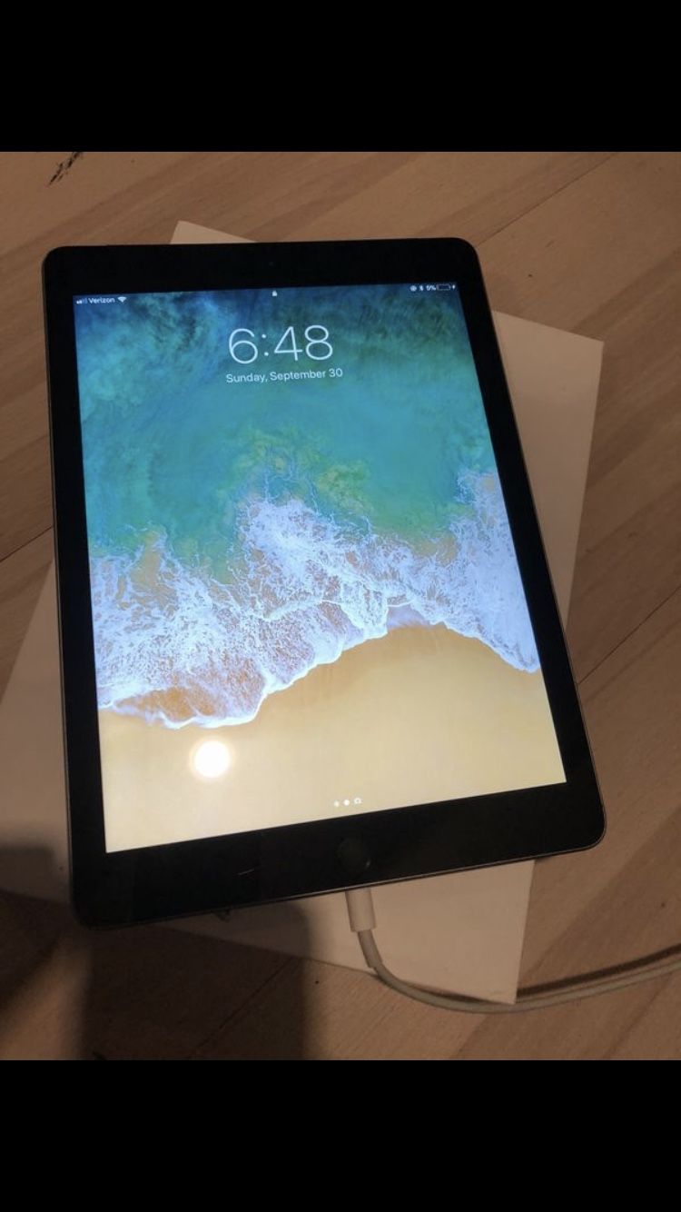 Gold iPad Air great shape 32 gb with box