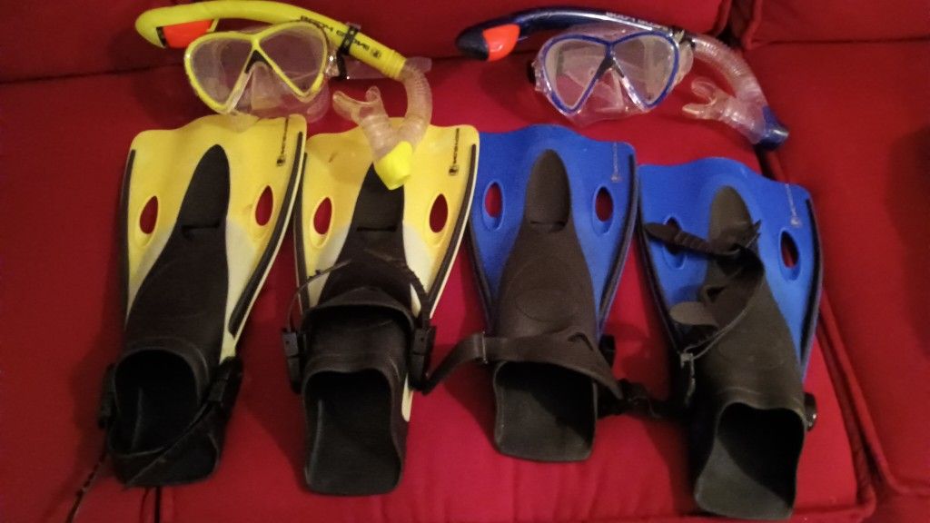 2 Sets Body Glove PASSAGE MASK/SNORKEL/FIN COMPLETE SETS - Both Sets 1 Price $50  or $40 each. See Our Other Great Art Antiques Jewelry Toys Sports Co