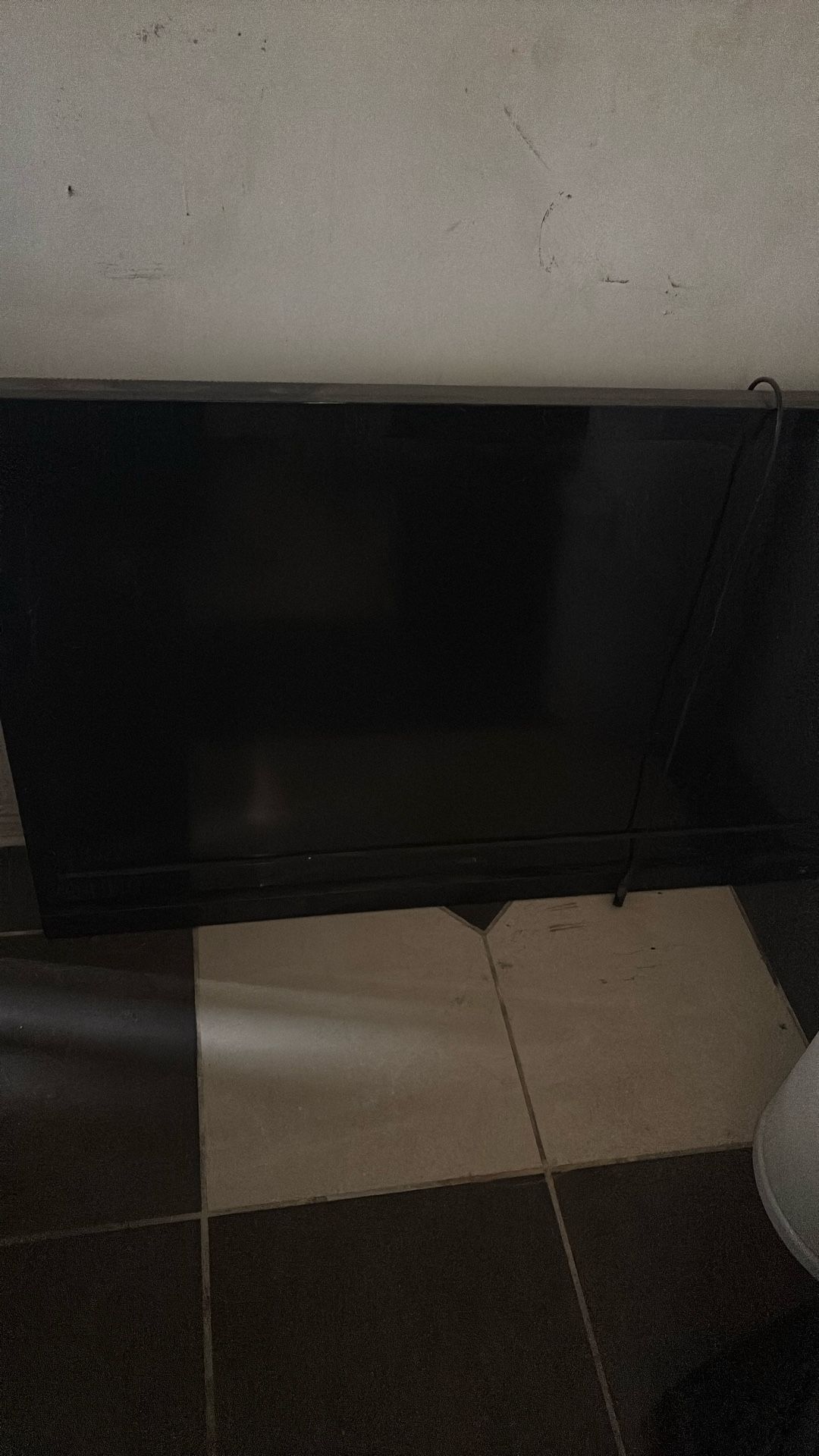 Vizio 42” TV. Works And Comes With Remote