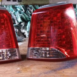 2011-2013 Kia Sorento EX LX. Rear Inner Taillight RH LH Pair OEM Used