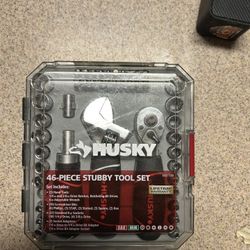 Husky Stubby Ratchet & Socket Set 