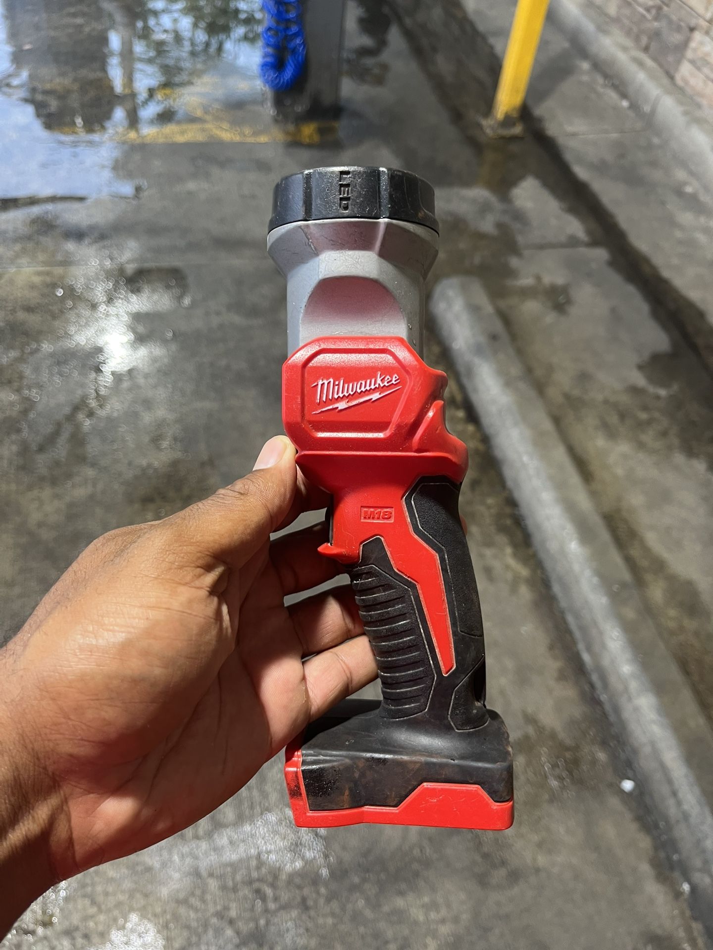 Milwaukee Flash Light