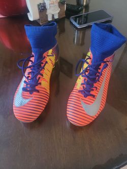 Soccer Cleats 4.5.  NEW!!!