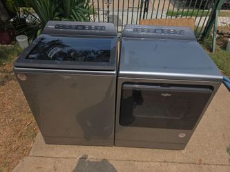 Whirlpool Washer and Dryer Set with removable agitator electric