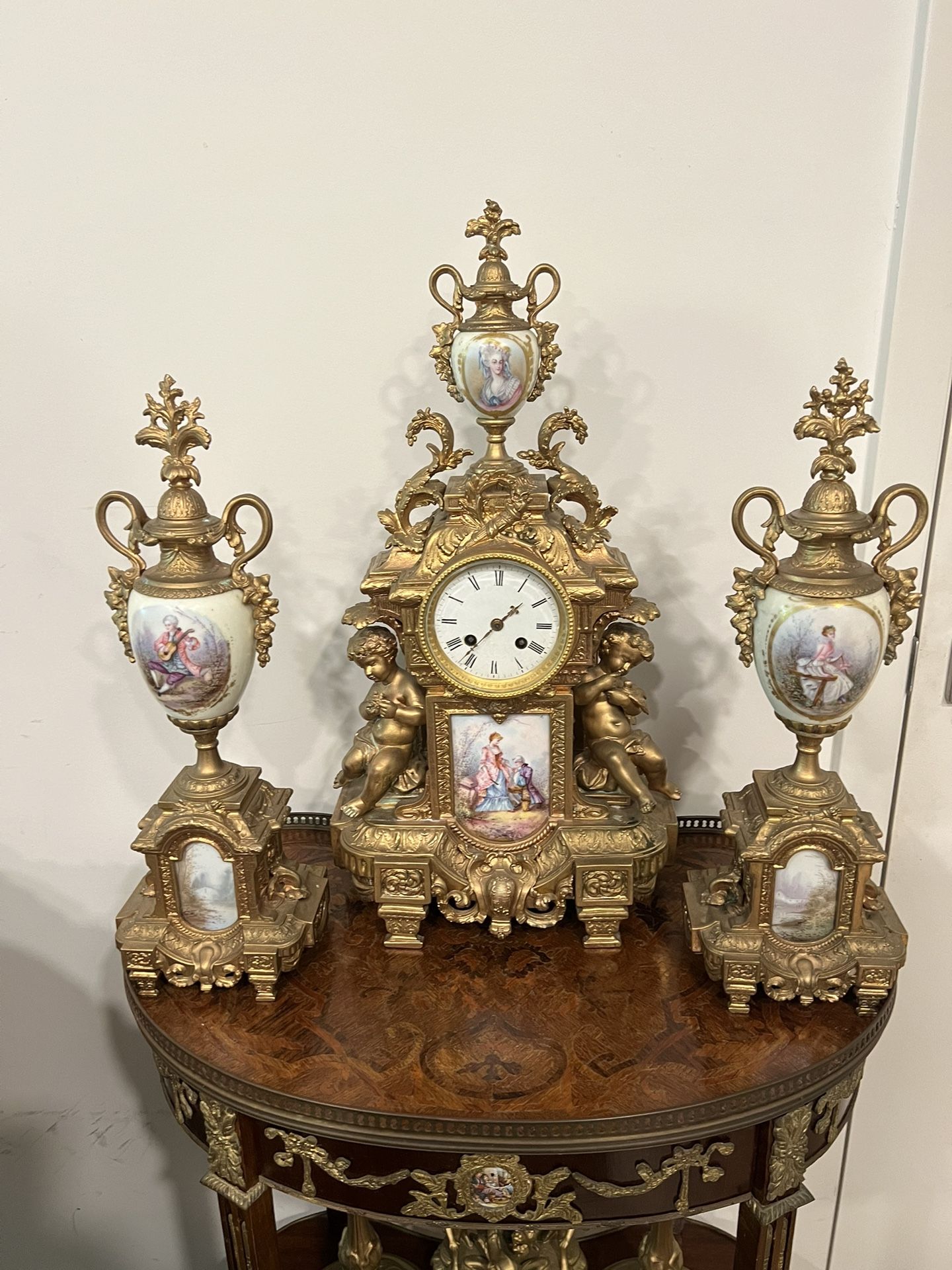 Antique Clock With 2 Side Pieces French Style Golden Look