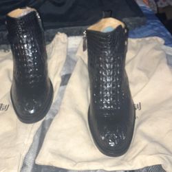 NEW STILL IN BOX NEVER WORN  Genuine Hornback Alligator Luxury Boots – Handcrafted Black Gator