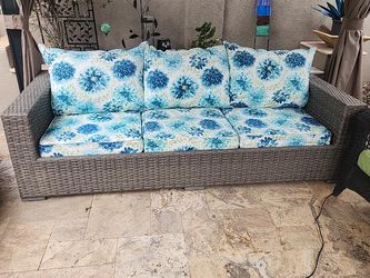 Beautiful 3-Seat Outdoor Wicker Patio Sofa – Blue Floral Cushions