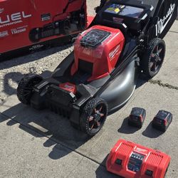Milwaukee
M18 FUEL Brushless Cordless 21 in. Walk Behind Dual Battery Self-Propelled Mower w/(2) 5.0 Ah Batteries & High Lift Blade
