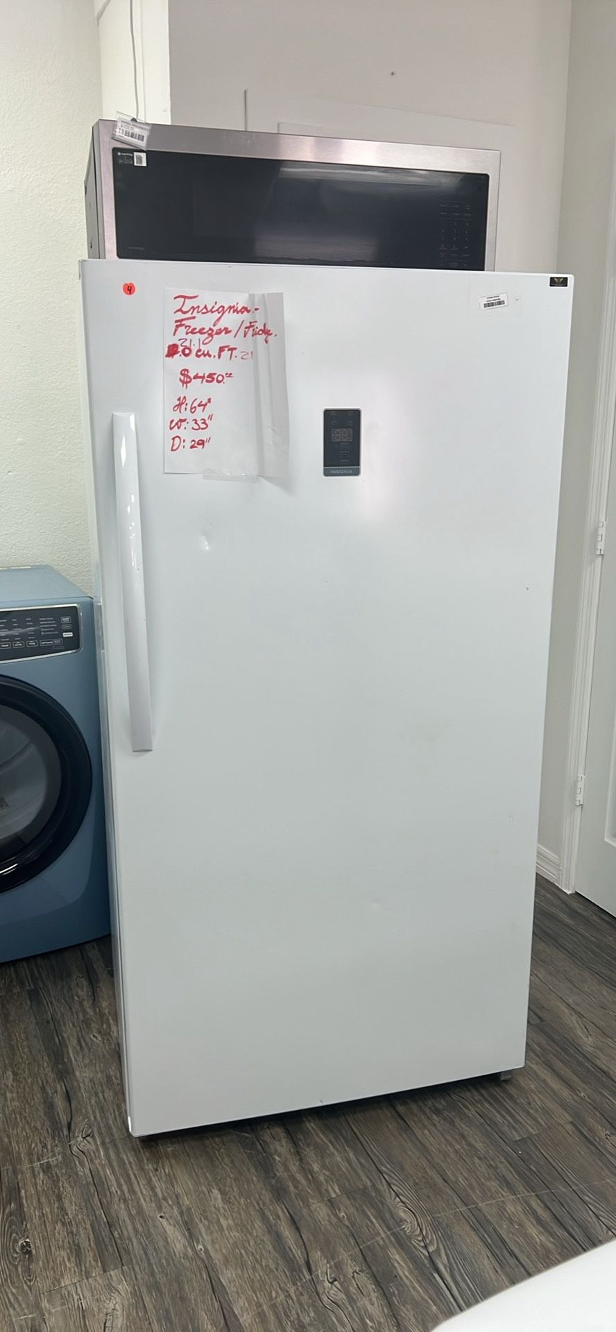 New Freezer / Fridge Insignia white 21.1 cu ft working perfect with warranty delivery available Dimension: H 64”  W 33” D 29”