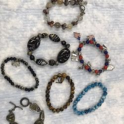 lot of (7) womans braclets, u get all 7