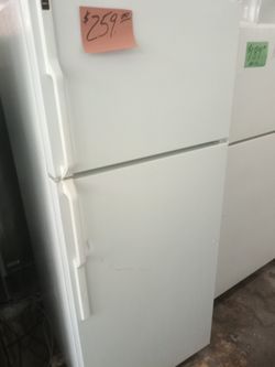 Hotpoint Refrigerator white ex large excellent . Warranty , Delivery available 2203 Fowler st. Ft. Myers 33901