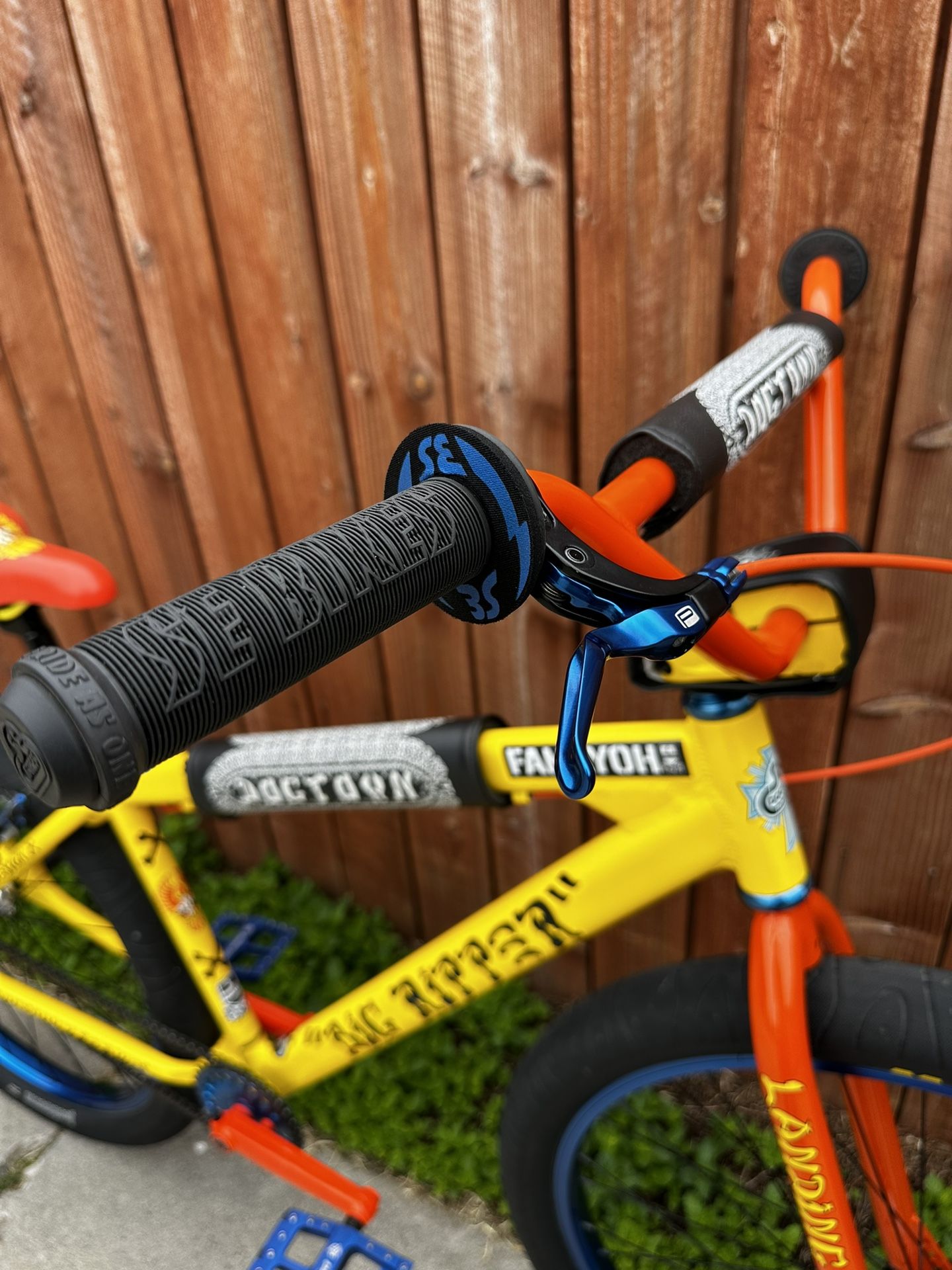 SE Bikes x DogTown “Big Ripper” with Major Upgrades for Sale in
