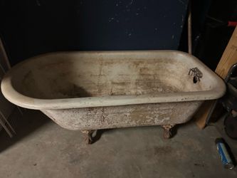 Cast iron Claw foot bathtub