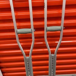 Crutches Up To 5’2”