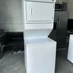 Washer And Dryer Stackable 27” Whirlpool (FREE DELIVERY & INSTALLATION) 