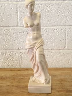 Venus de milo sculpture