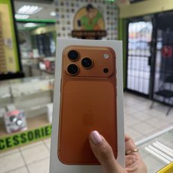 IPHONE  17  PRO   ORANGE 256GB UNLOCKED SEALED NEW ! IN-BOX